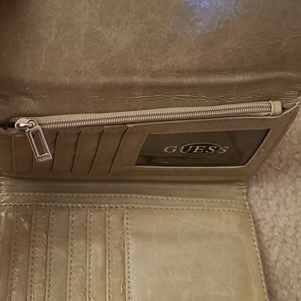 Guess Wallet - Picture 7 of 8